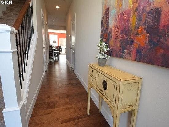 Entry / foyer
