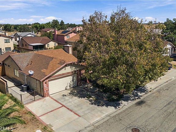 2nd image of 2533 Topaz Ln