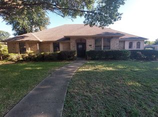 900 Prairie Creek Dr, Desoto, TX 75115