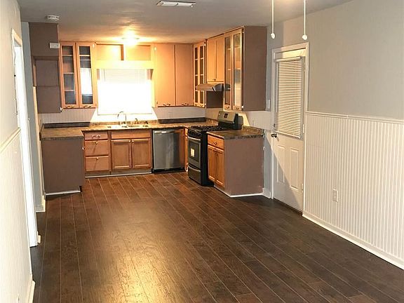 4th image of 136 W Ann Dr