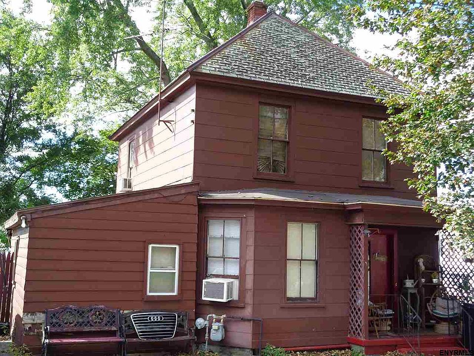 2nd image of 4 Starr Ave