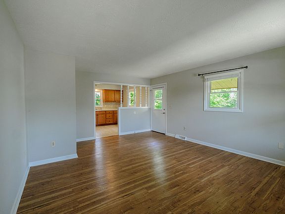 3rd image of 10 Rose Ave Unit 2