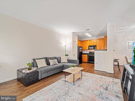 5th image of 4850 Eisenhower Ave Unit 109