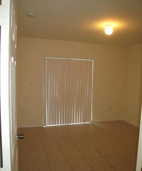10016 SW 170th Ter — Photo 2