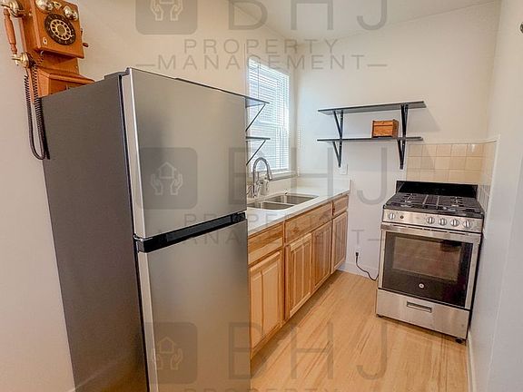 4th image of 219 E Burkitt St #1