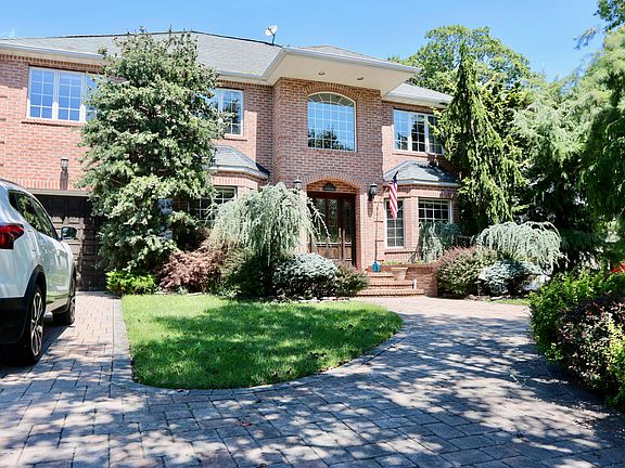 3rd image of 27 Stevenson Pl