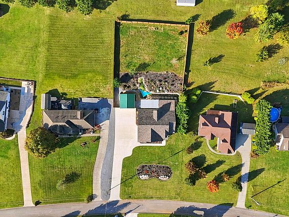 4th image of 131 Raspberry Dr