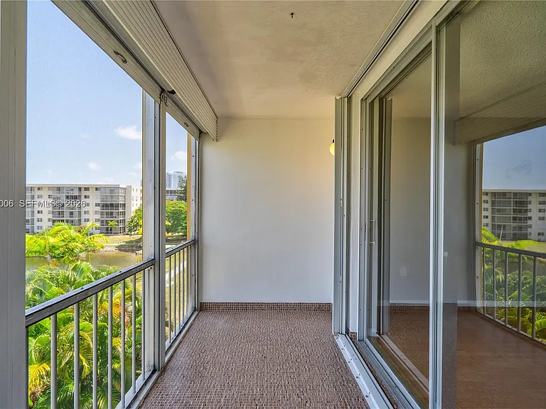 2851 Leonard Dr #J402 — Photo 19