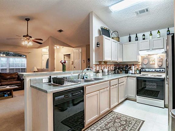 4th image of 9036 Camelot Pl