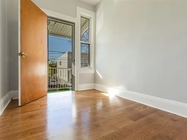 198 Myrtle Avenue image 12 of 24