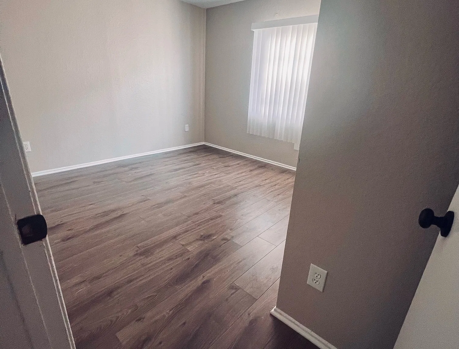 7443 Haskell Ave — Photo 4