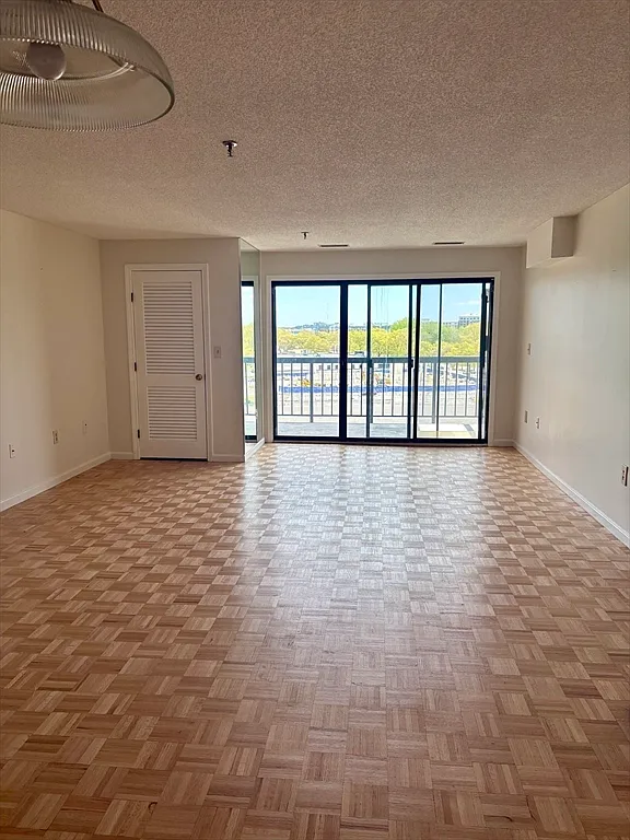 2 bed, 2.0 bath, 1229 sqft, $3,000 — Photo 2