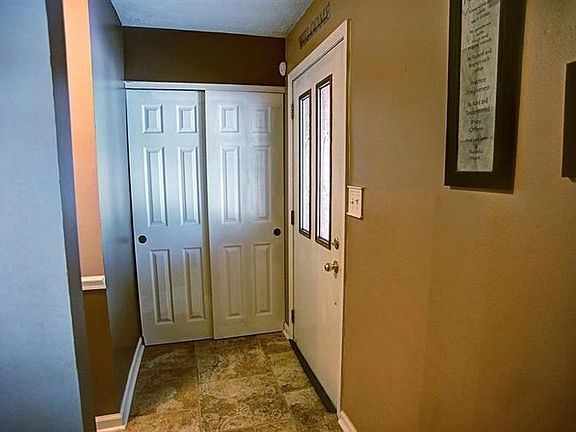 5th image of 560 Royal Arms Ct
