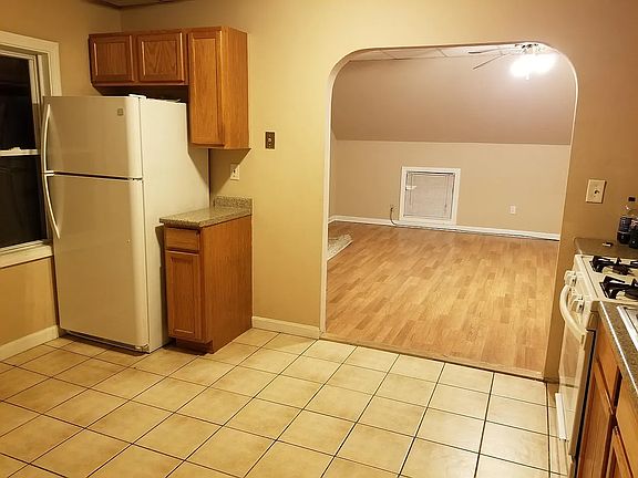 3rd image of 752 King Philip St APT 3