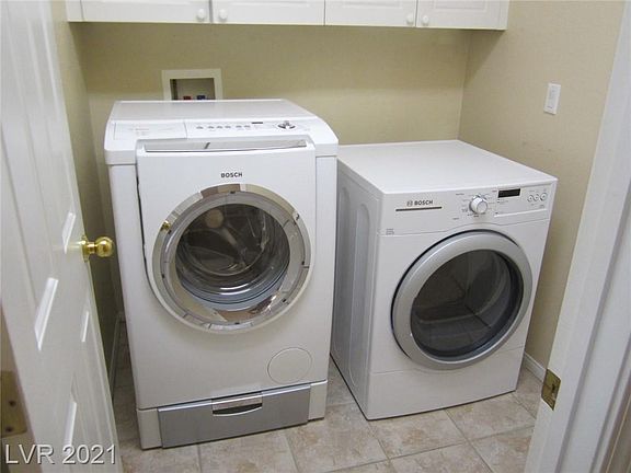 5th image of 9652 Emeraude Ave