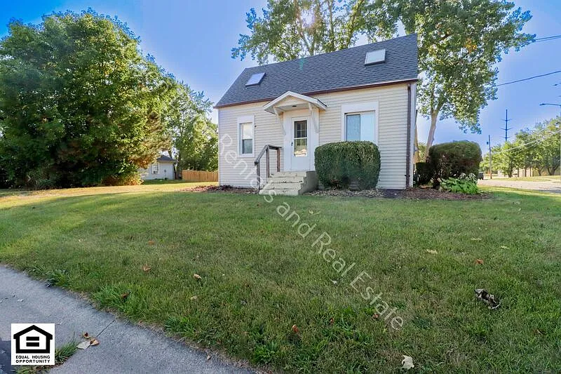 3 bed, 2.0 bath, 1200 sqft, $1,400 — Photo 1