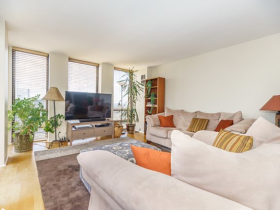 5th image of 1660 N La Salle Dr APT 3302