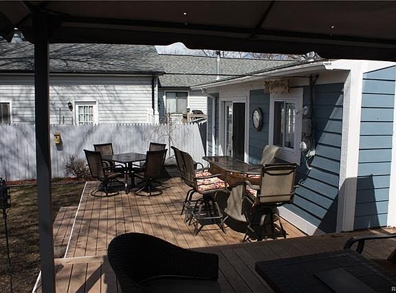 3rd image of 572 Saint James St