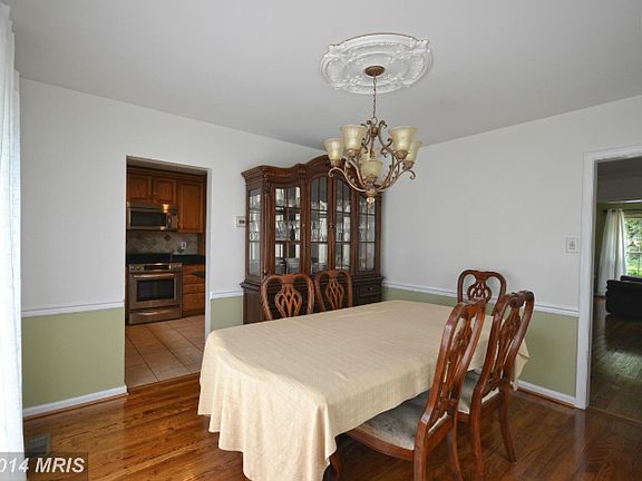 2nd image of 28 Cross Falls Cir