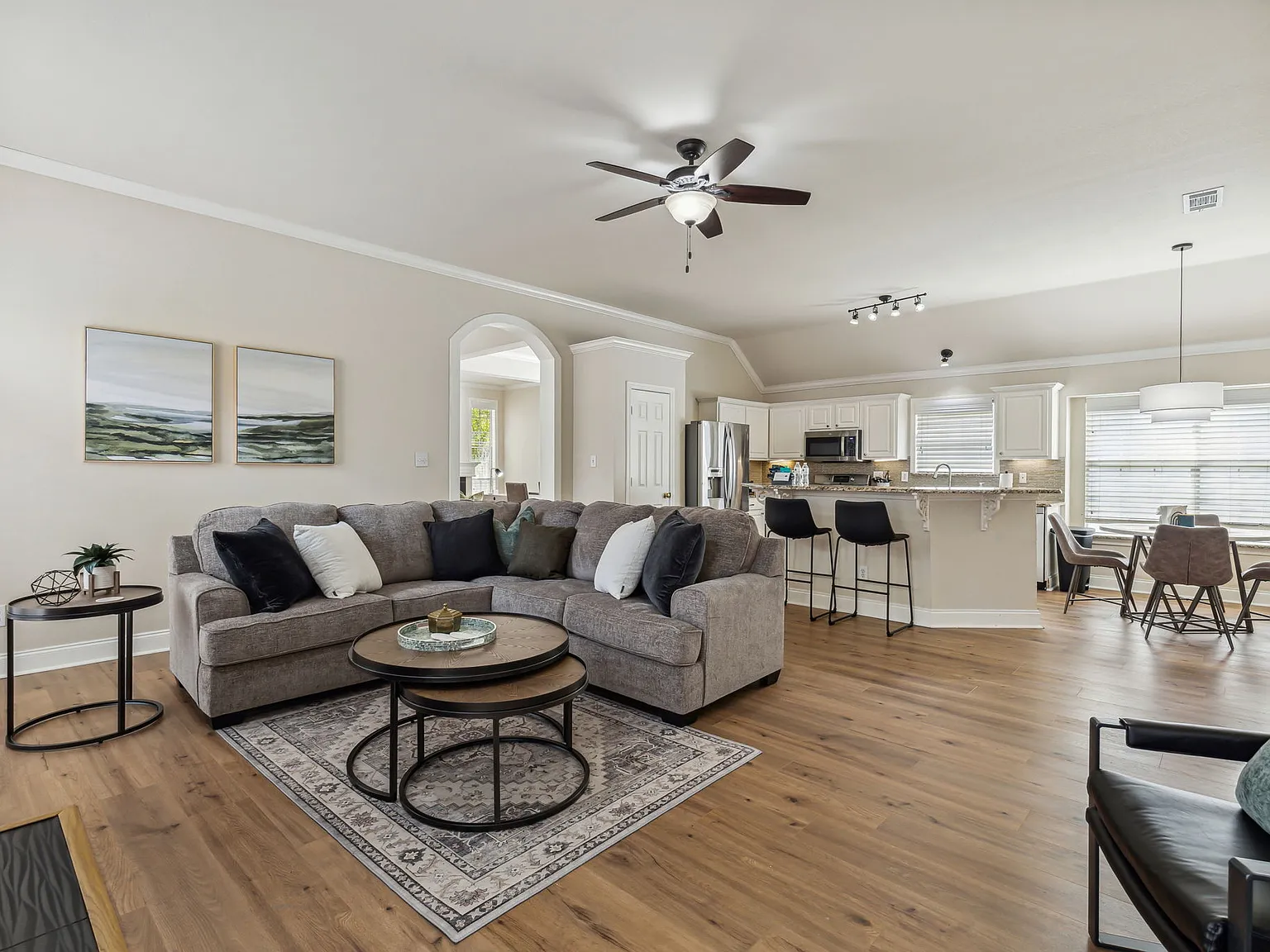 4 bed, 2095 sqft, $8,262 — Photo 1