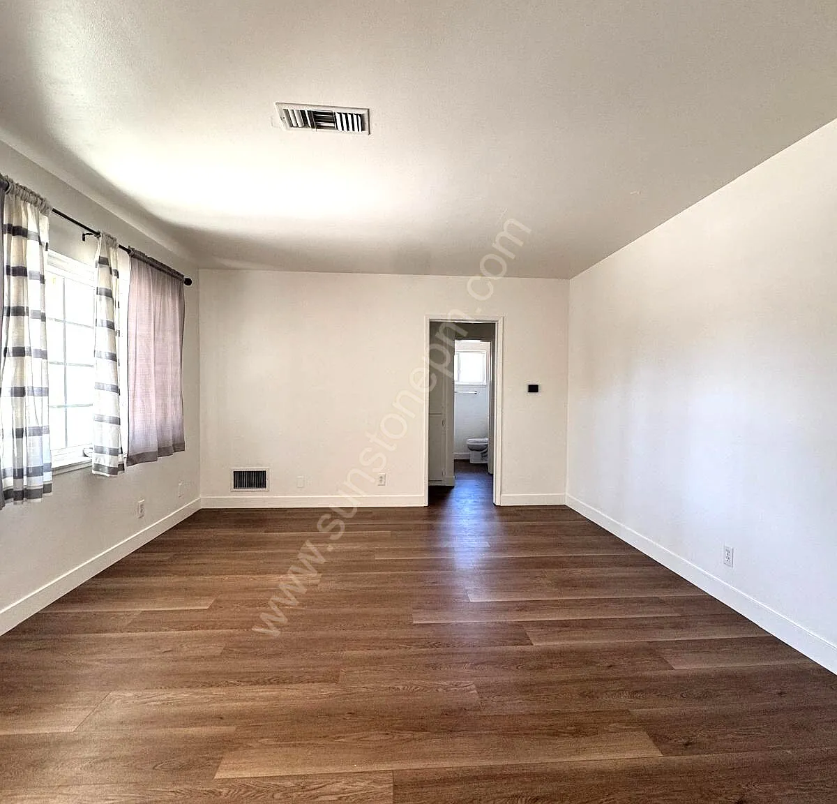 4 bed, 1325 sqft, $3,195 — Photo 4
