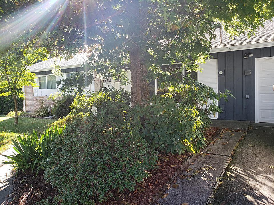 1st image of 2428 Madrona Dr SE