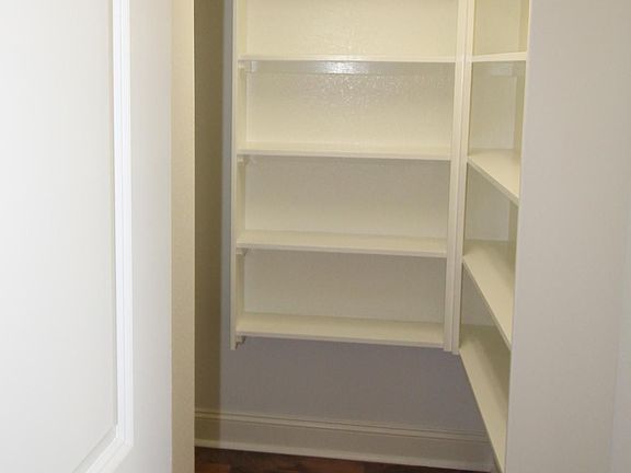 5th image of 1808 Cambria Dr #B