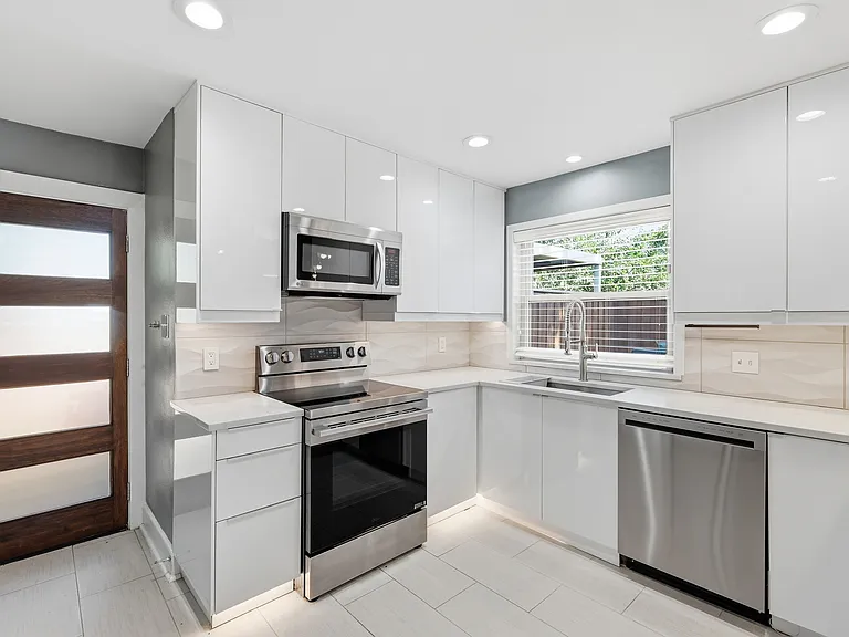 542 Harvest Hill St — Photo 8