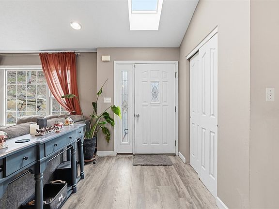 3rd image of 587 Kimble Dr