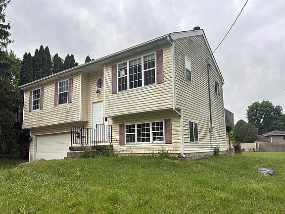 2nd image of 1701 Hawthorne Ln