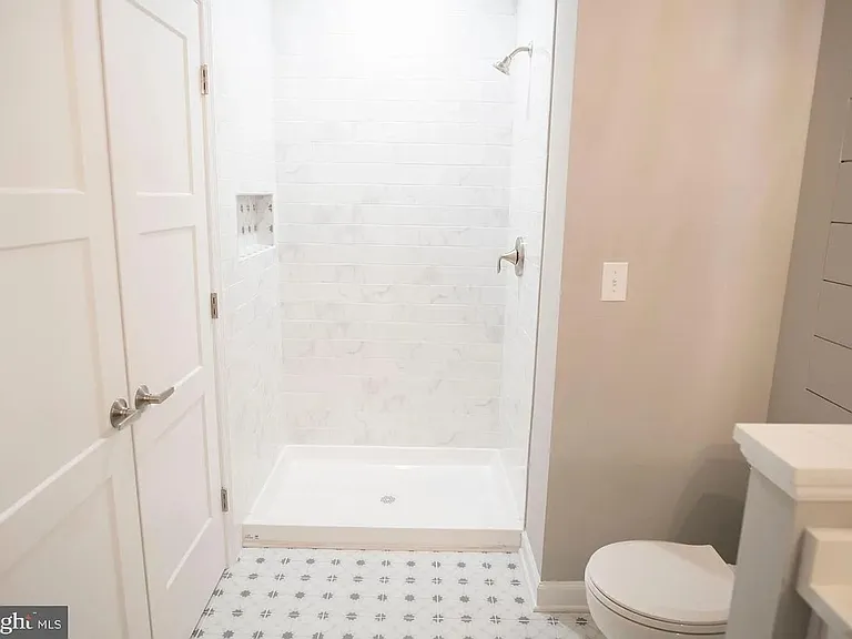 211 Sillery Bay Rd — Photo 40