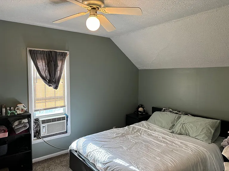 1421 Lyons Ave — Photo 22