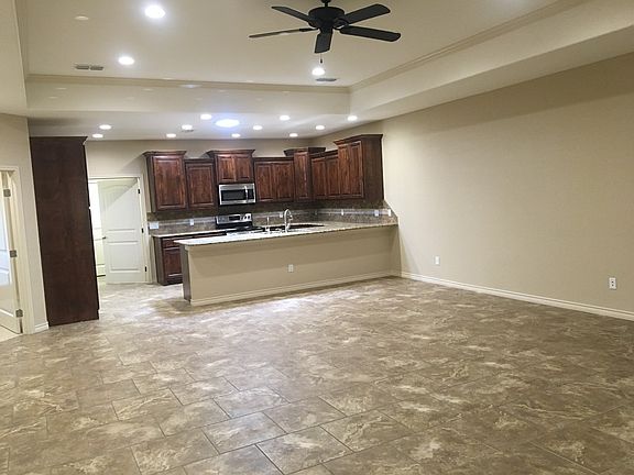 4th image of 1511 Club Dr