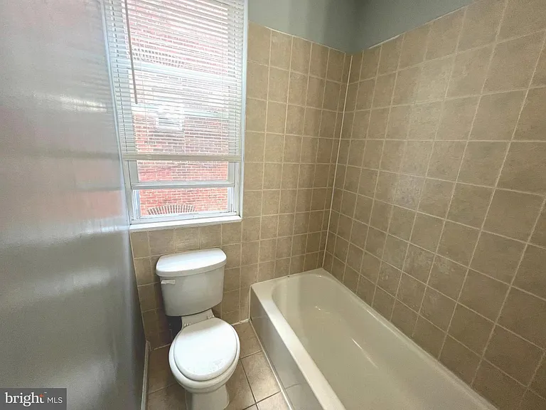 1711 W Tioga St #1 — Photo 11