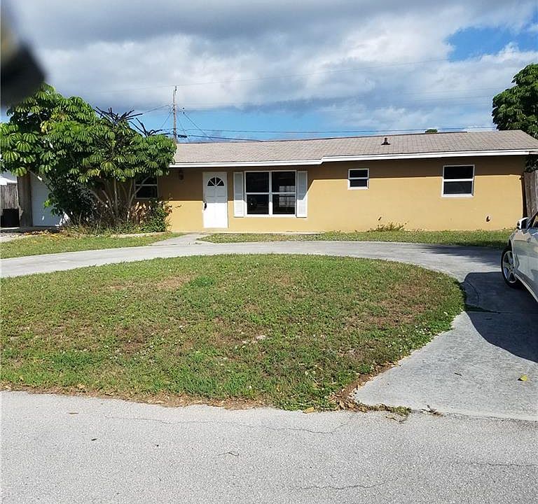 1st image of 1425 NE Silver Maple Way