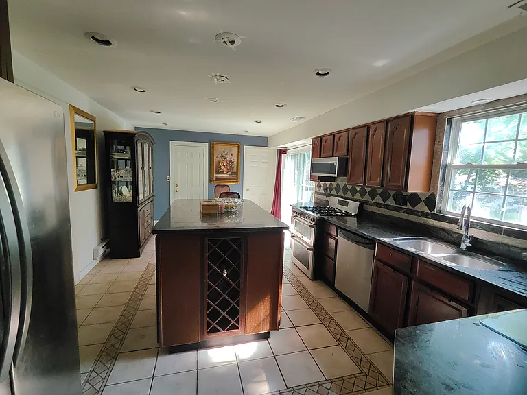 508 Broadway — Photo 15