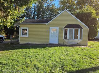 26745 Minock Cir, Redford, MI 48239