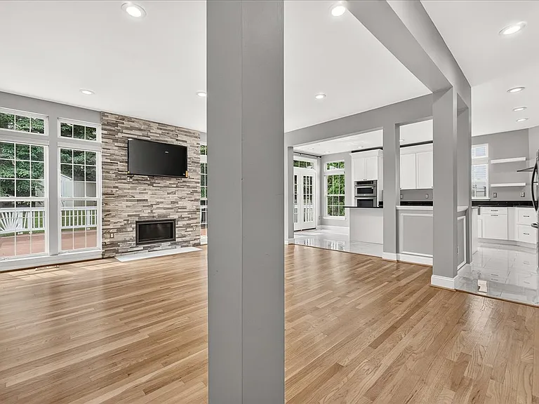 6455 Saddlebrook Ln — Photo 21