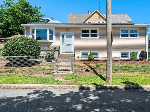 11 Phebe St, Woonsocket, RI 02895