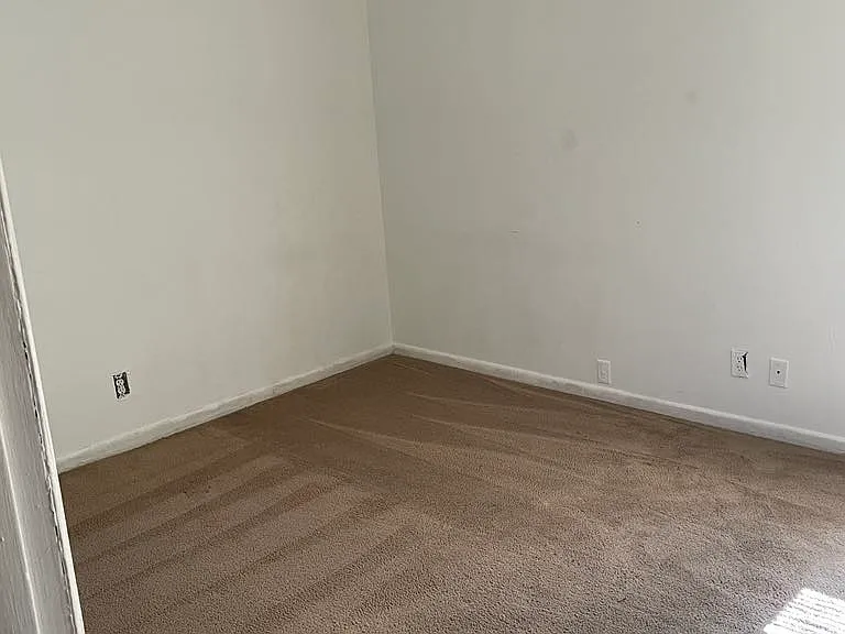 3829 Oakcrest St — Photo 3