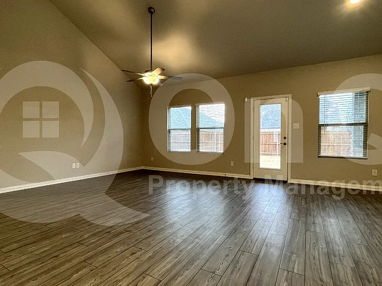 1608 Lannon Ln — Photo 8