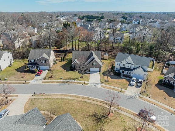 3rd image of 6520 Fieldstone Manor Dr