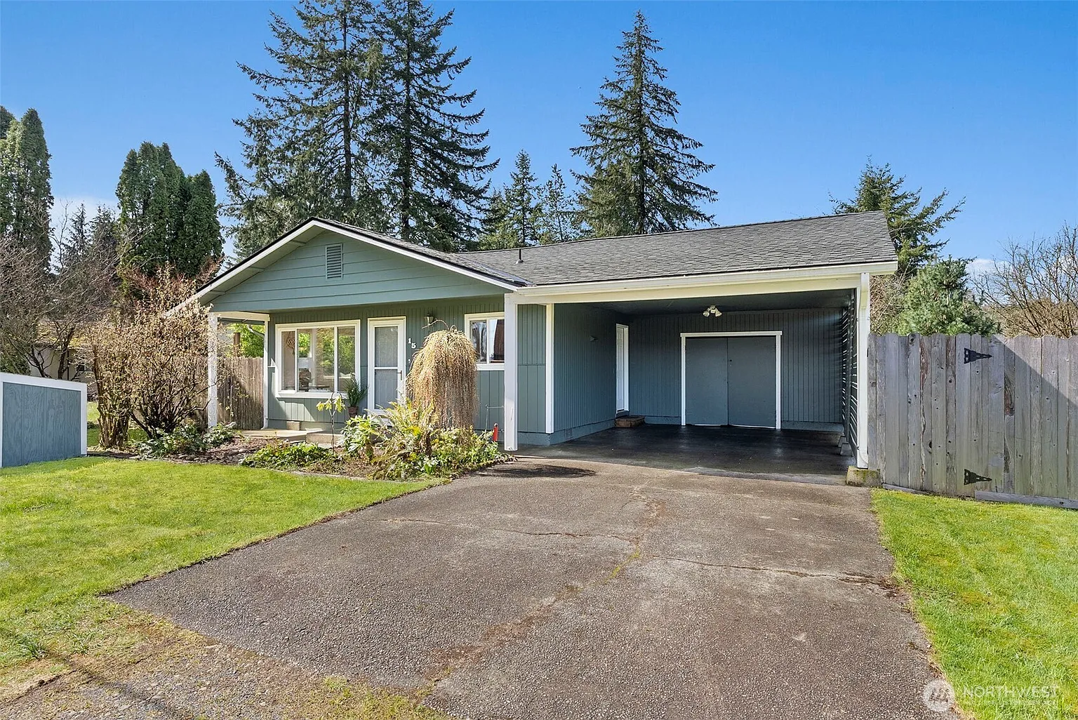 15 Barrett Road N photo 1