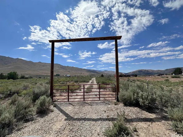 220 Quarterhorse Cir, Reno, NV 89508