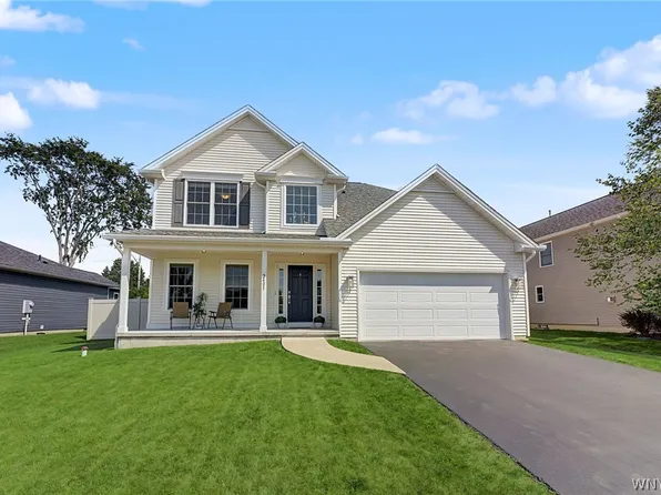 2401 Hobblebush Ln, Lake View, NY 14085