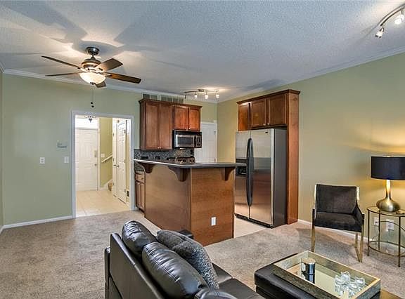 3rd image of 903 W 41st Pl #903