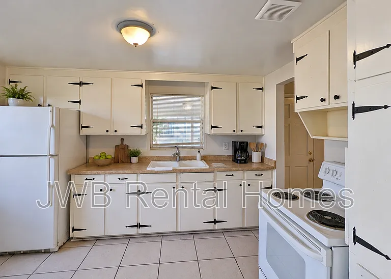 5913 Tampico Rd — Photo 3