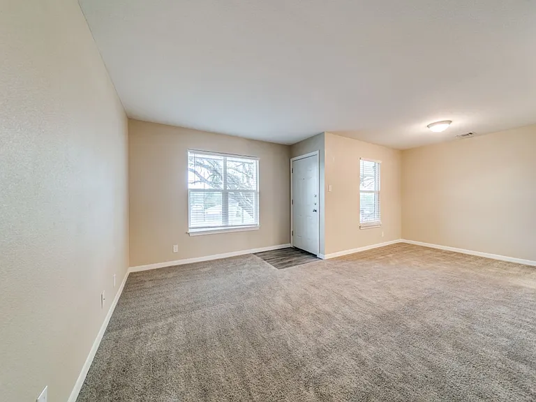 The Oaks Apartments At Medical Center — Photo 16