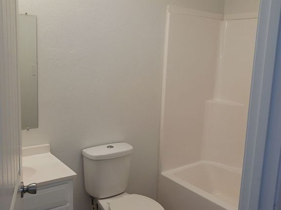 5th image of 901 Grove St #313
