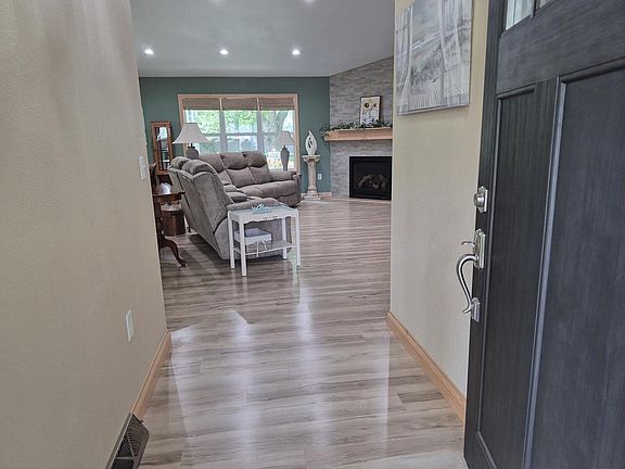 3rd image of 404 N JUNO AVENUE